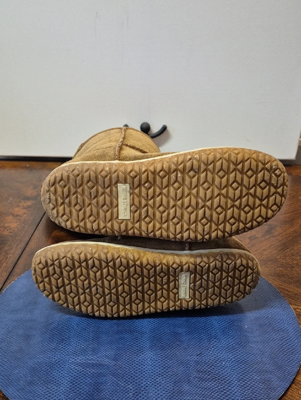Minnetonka Womens Olympia Short Boots in Golden Tan Size 8M (#1032s)